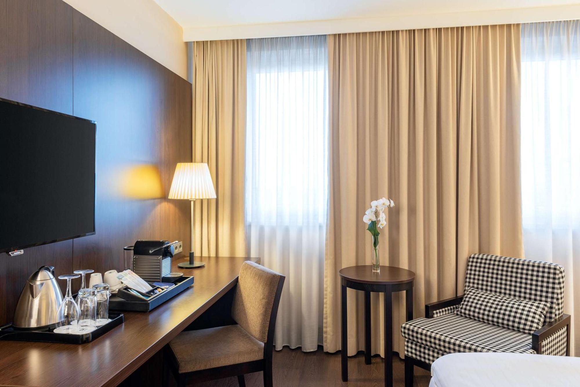 Nh Danube Hotel Viena