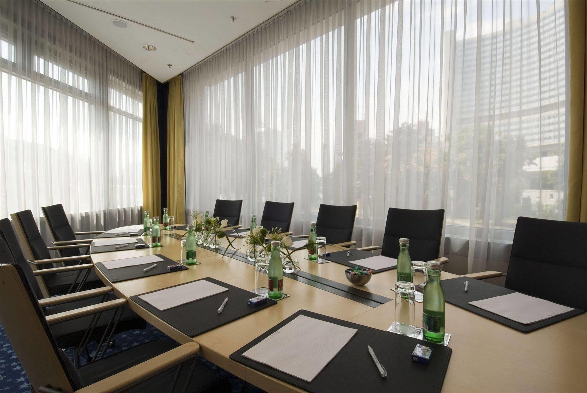 Nh Danube Hotel Viena